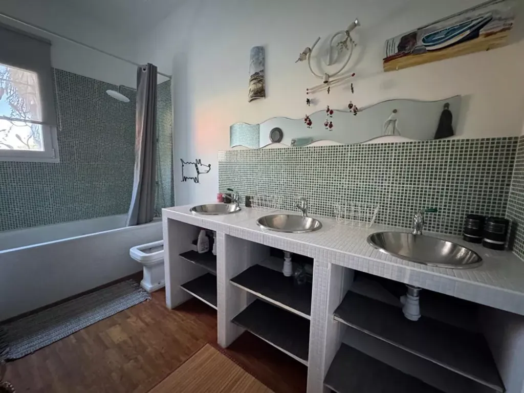 Salles de bain - Maison d'Architecte avec Piscine à Salleboeuf