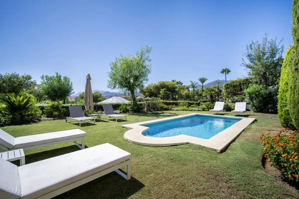 Piscine - Luxury Villa with Pool in Nueva Andalucia, Marbella