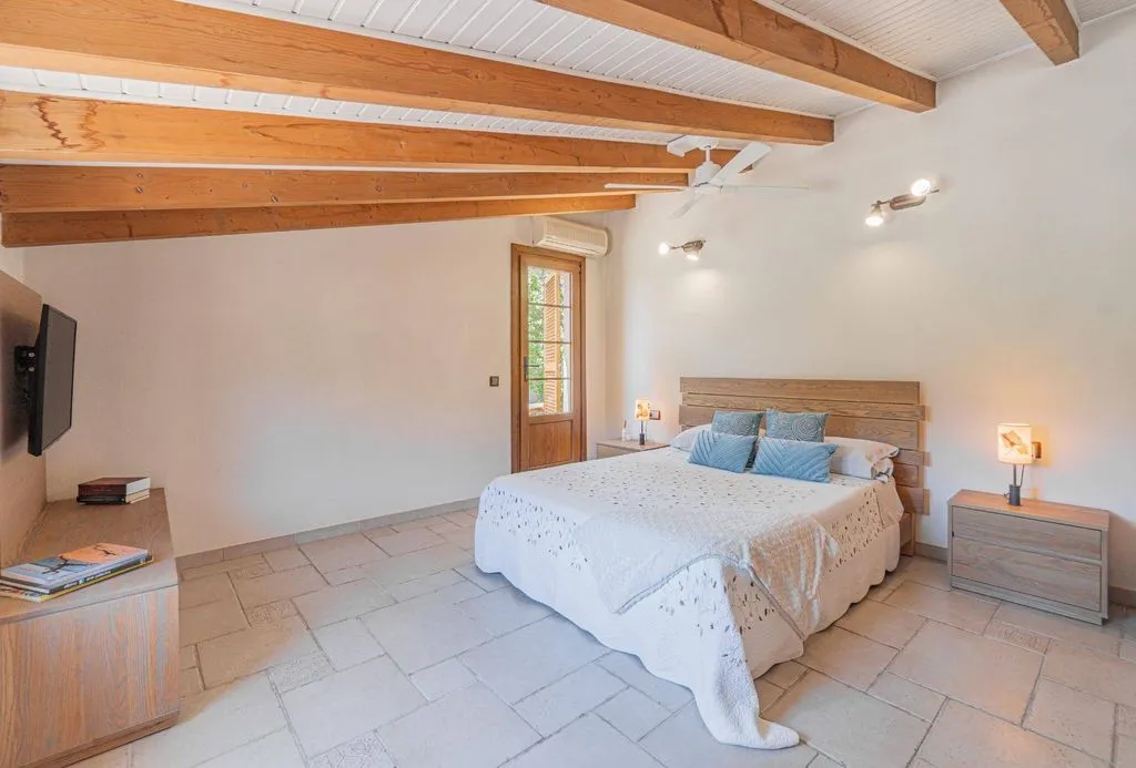Bedrooms - Luxury Farmhouse with Pool in Calvià