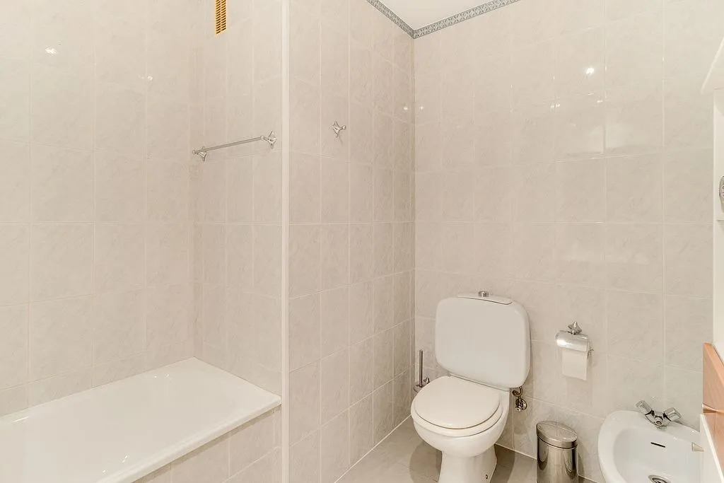Salles de bain - T2 Apartment with Pool in Atalaya, Estepona