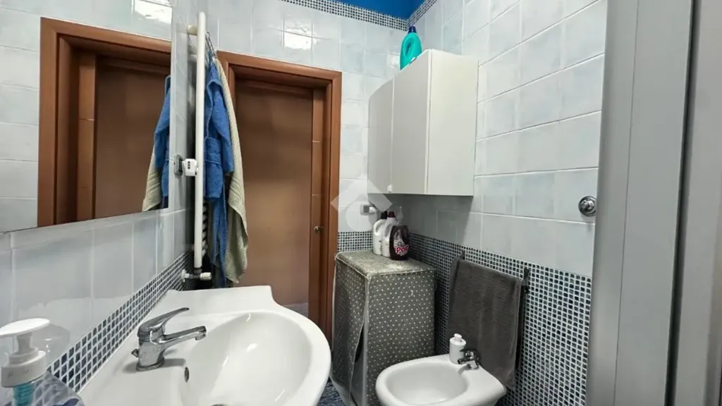 Bagni - Rear-Facing Triplex in Naples