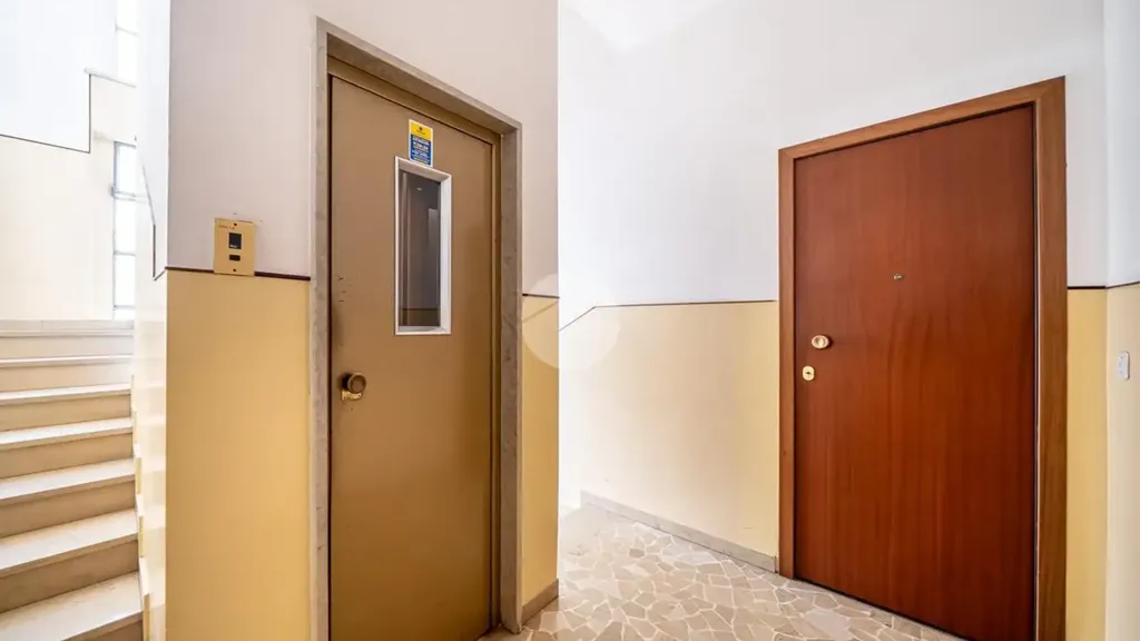 Entrée - Spacious Trilocale with Balconies in Parma