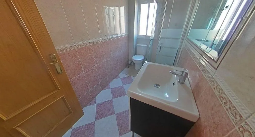Vannitoad - Flat with Balcony in Coslada Pueblo