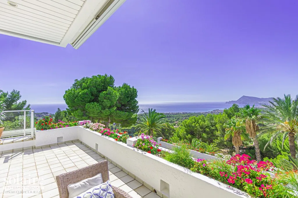 Terrace - Renovated Villa with Sea View in Altea