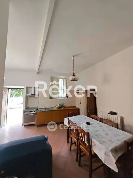 Söögituba - Independent House with Garden in Raiano