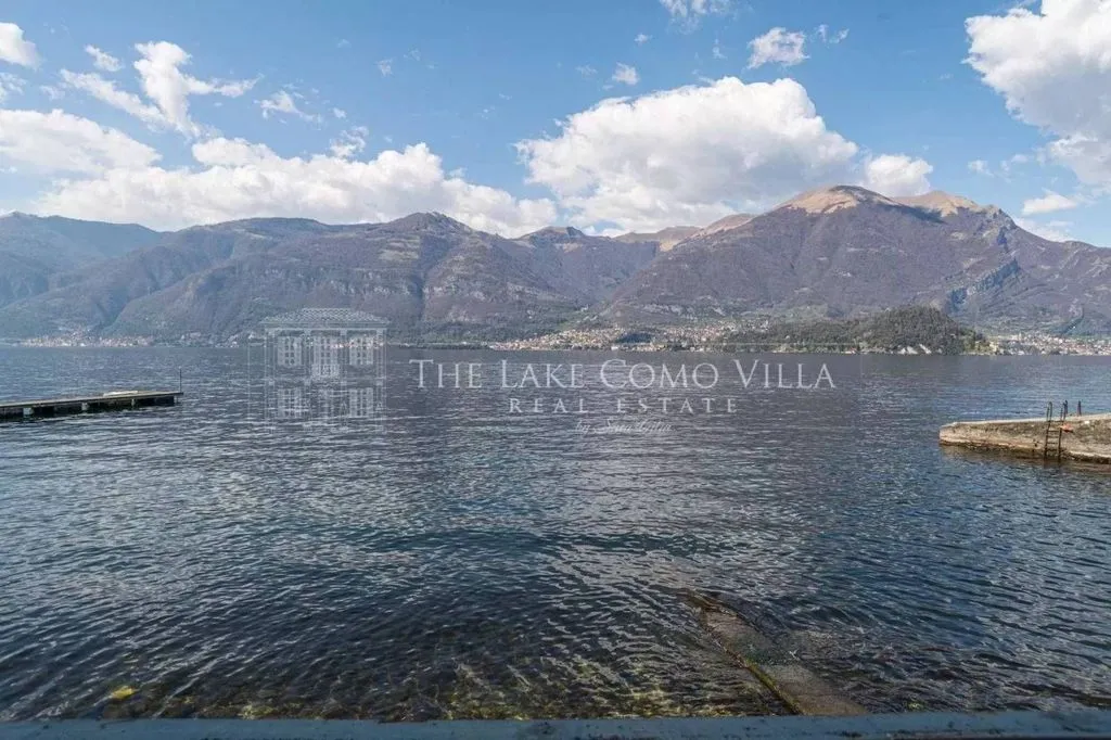 Lakefront Building for Renovation in Lezzeno