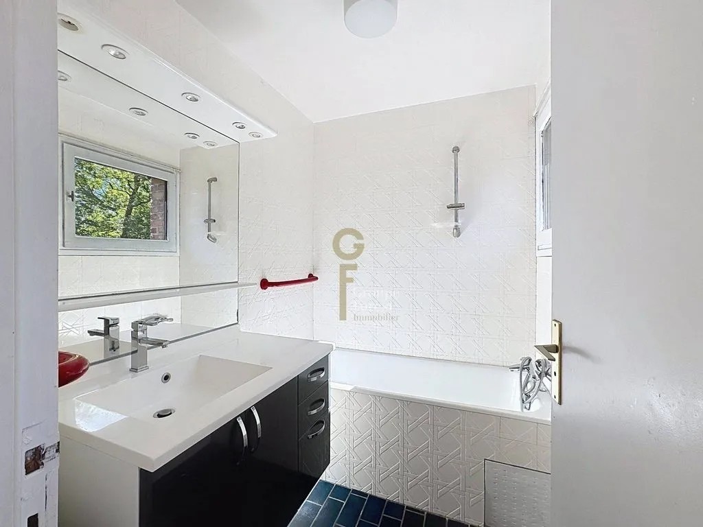 Bathrooms - Architect's House with Garden in Croix