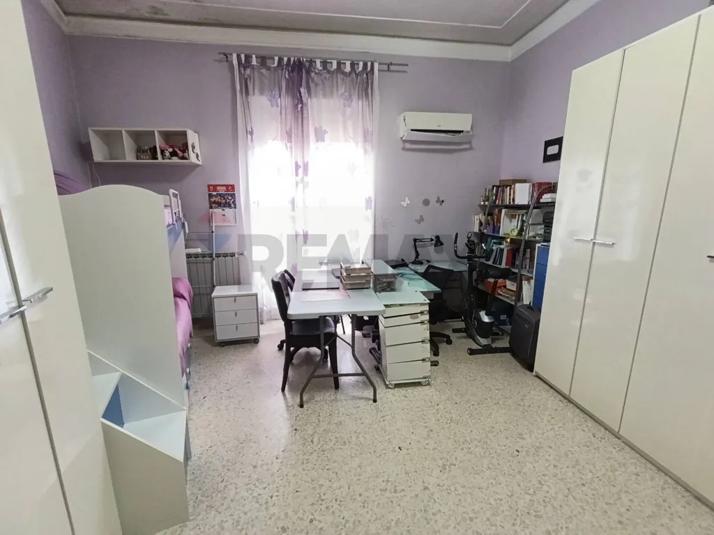 Bureau - Apartment with Balcony in Catania Centre