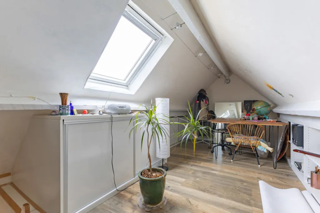 Rooms - House with Large Loft in Well-located Area