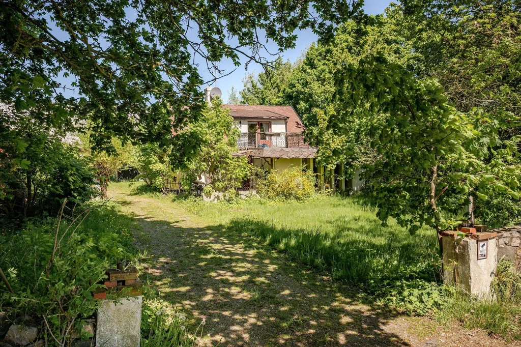 Aed - Rustic Farmhouse with Large Garden in Hörby