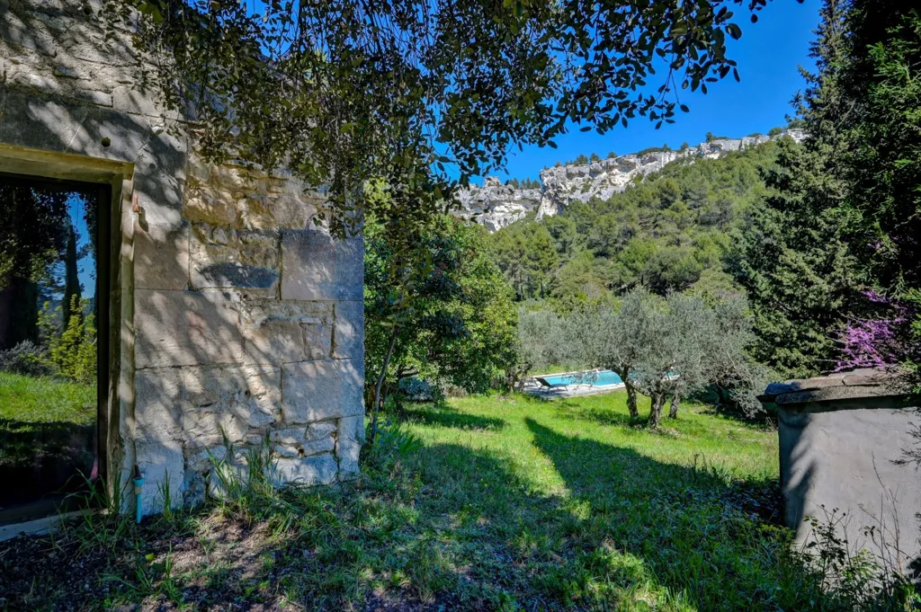 Garden - Charming Property with Pool in Baux de Provence