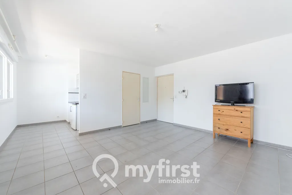 Living Room - Spacious Studio with Parking in La Seyne-sur-Mer