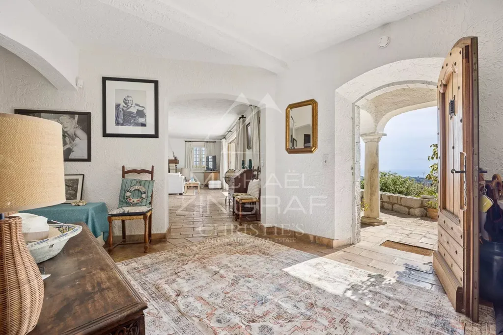 Hallway - Provençal Villa with Panoramic Sea View near Cannes