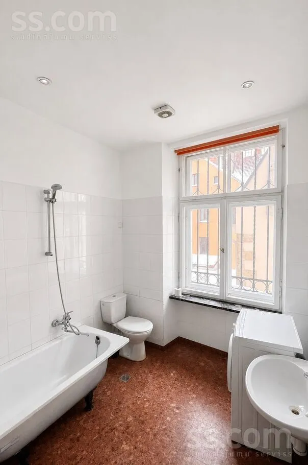 Vannitoad - Compact 2-Bedroom Flat in Vecrīga Centre