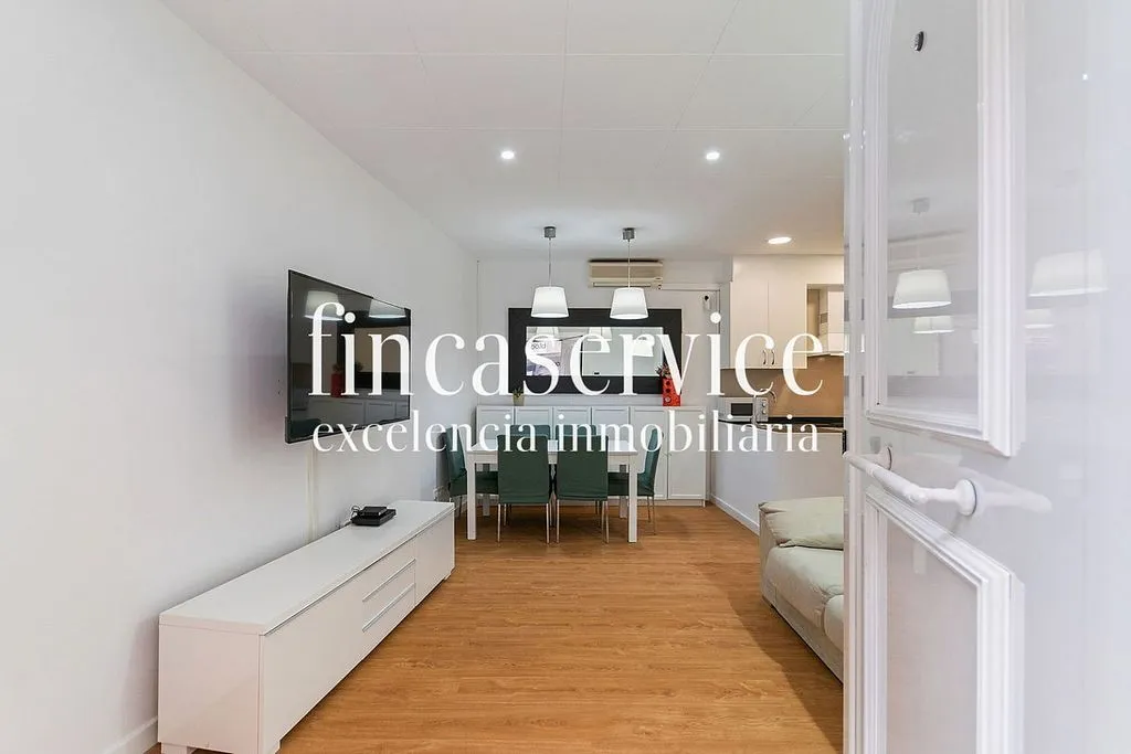Elutuba - Flat with Two Accesses in Sants, Barcelona