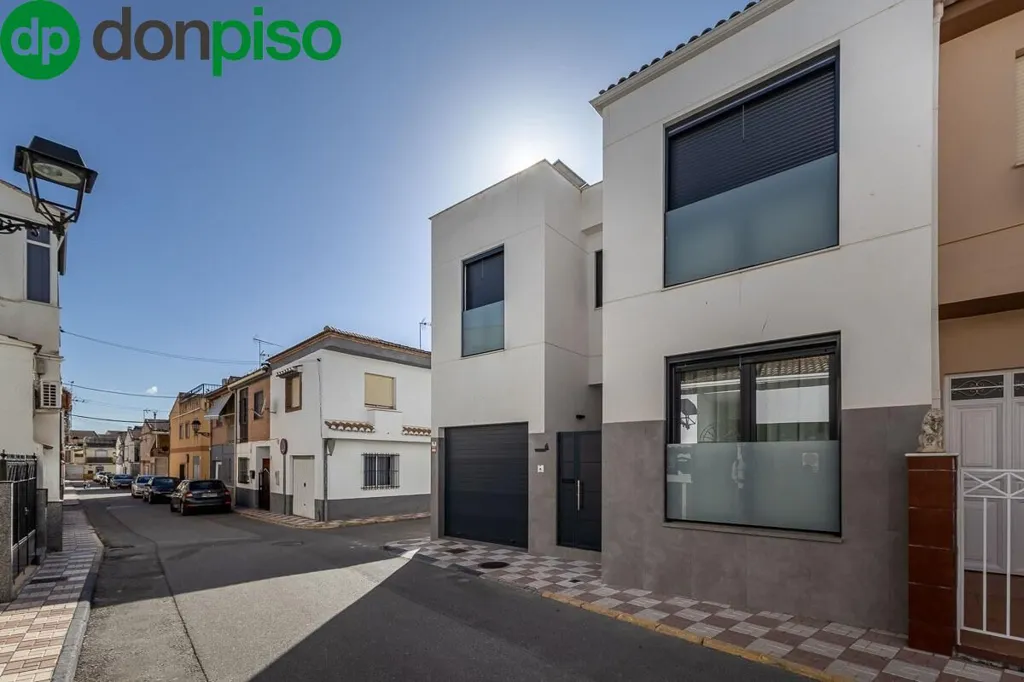 Esterno - Modernised Semi-detached Chalet in Albolote