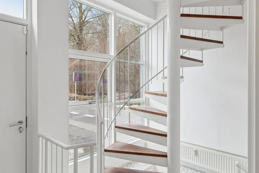Pièces - Modernised Office Space in Furesø