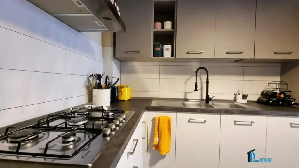 Cuisine - Rearranged Apartment with Terrace in Terni