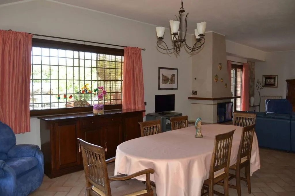 Salle à manger - Luxury Villa with Extensive Outdoor Space in Terni