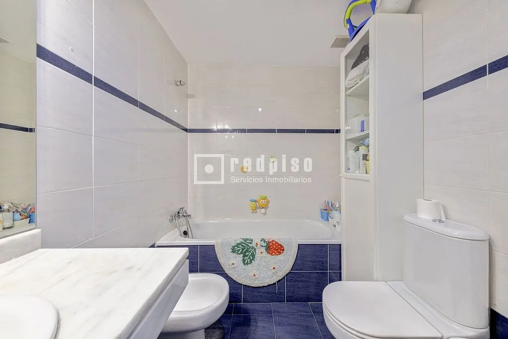 Bathrooms - Duplex with Pool and Terrace in Boadilla del Monte