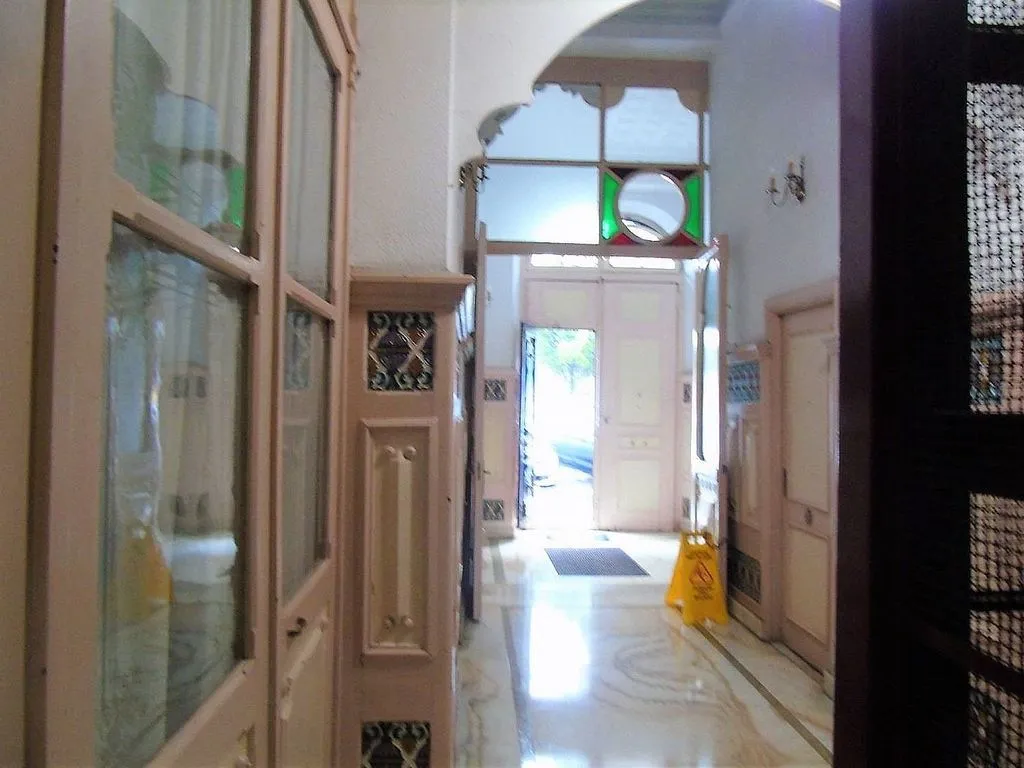 Entrée - Historic Apartment with Balcony in City Centre