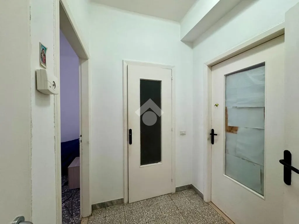 Entrée - 3-Bedroom Apartment with Balcony in Bari