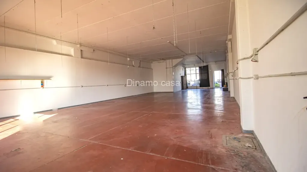 Garage - Apartment with Industrial Warehouse in Carmignano