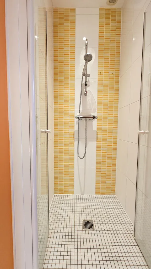 Salles de bain - Maison de Plain-Pied avec Jardin à Saint-Maxire