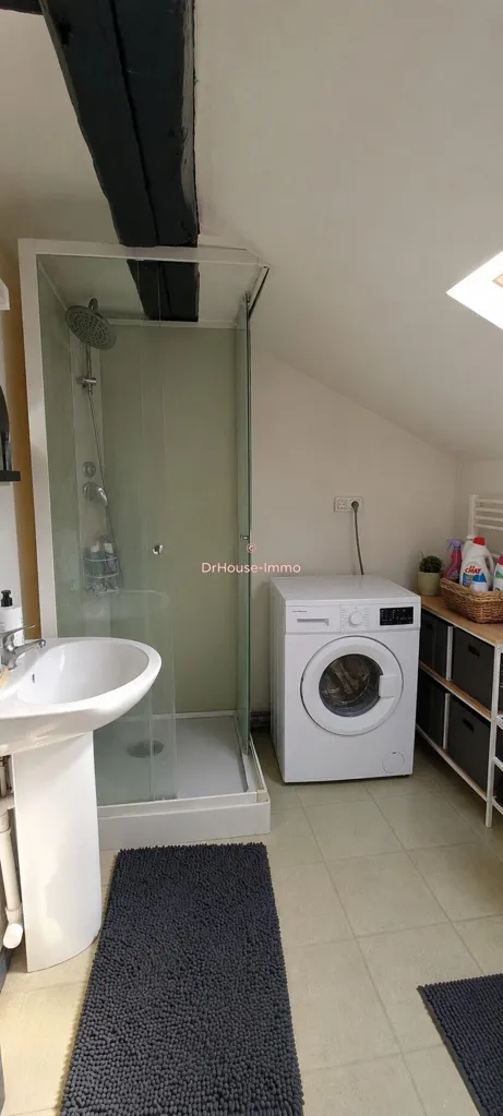Salles de bain - Duplex avec Vastes Volumes au Centre de Montval-sur-Loir