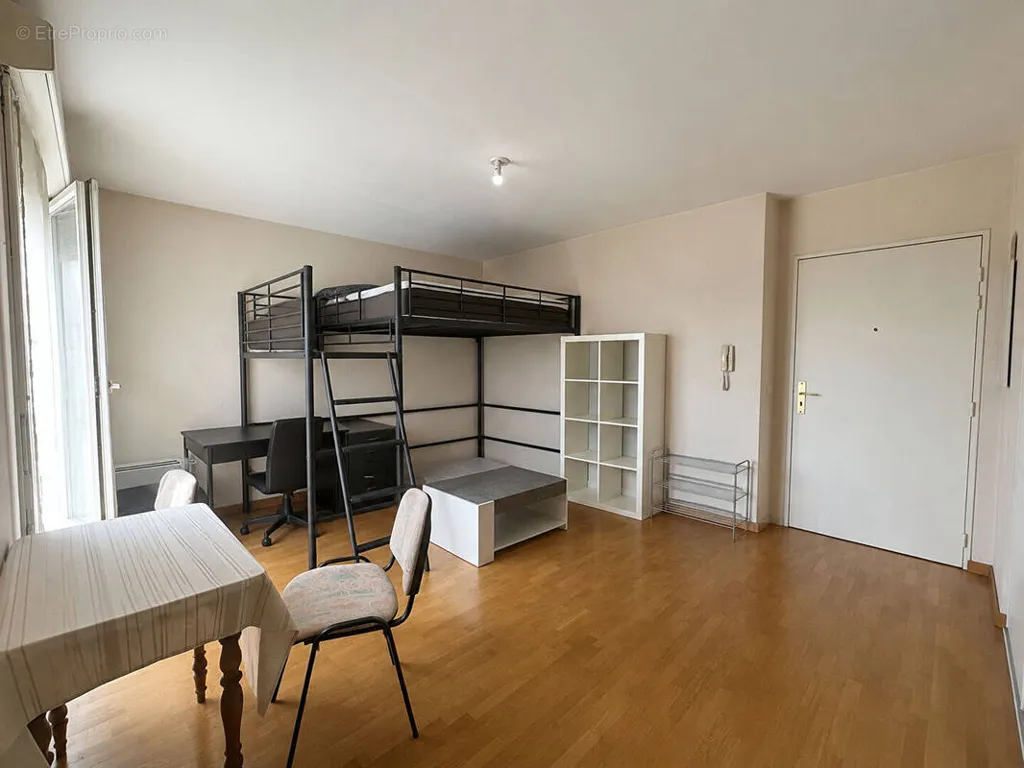 Camere da letto - City Centre Studio with Parking in Longjumeau