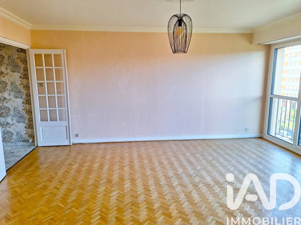 Elutuba - 4-Piece Apartment with Balcony in Cantal