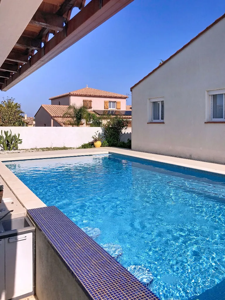 Piscine - Villa Traditionnelle avec Piscine à Thuir