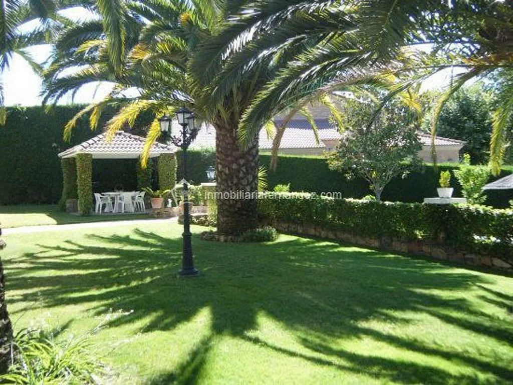 Aed - Chalet with Large Plot on Ruta de la Plata