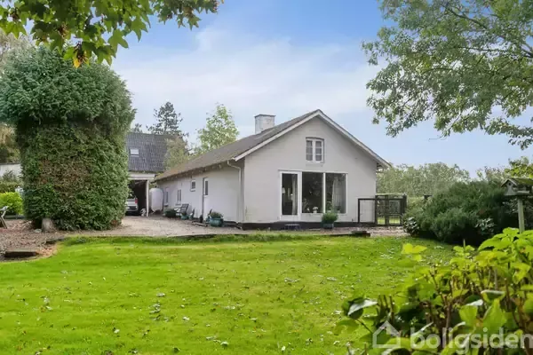 Jardin - Historic Villa with Garden in Brobyværk