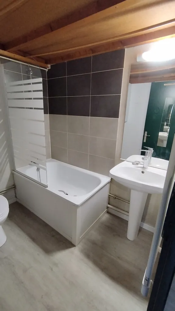 Vannitoad - Studio with Courtyard View near Grenoble Centre