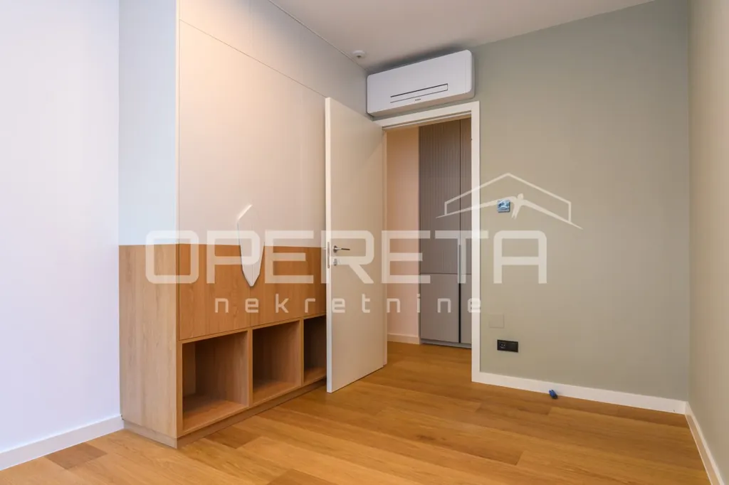 Entrée - 4-Room Apartment with Cathedral View in Centar