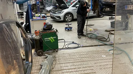 Garage - Workshop with High Ceilings in Hørsholm