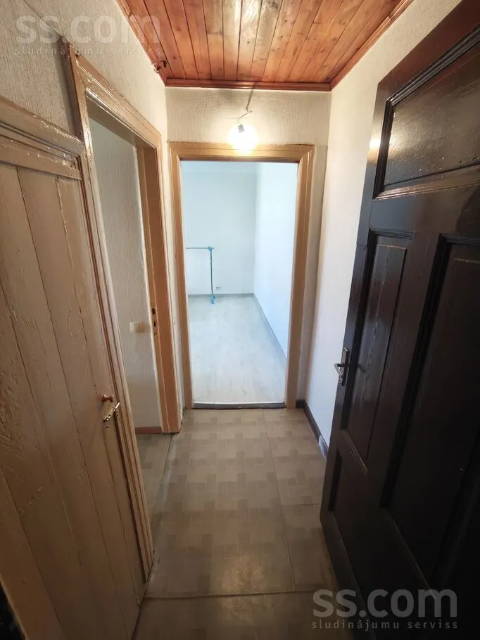 Ingresso - Pre-War Apartment with High Ceilings in Riga Centre
