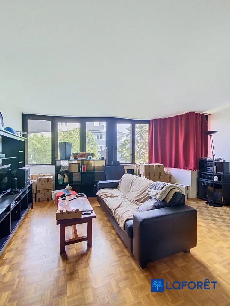 Séjour - Appartement Spacieux avec Bow Window à Pantin