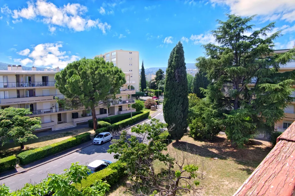 Balcone - Renovated Apartment with Balcony in Draguignan
