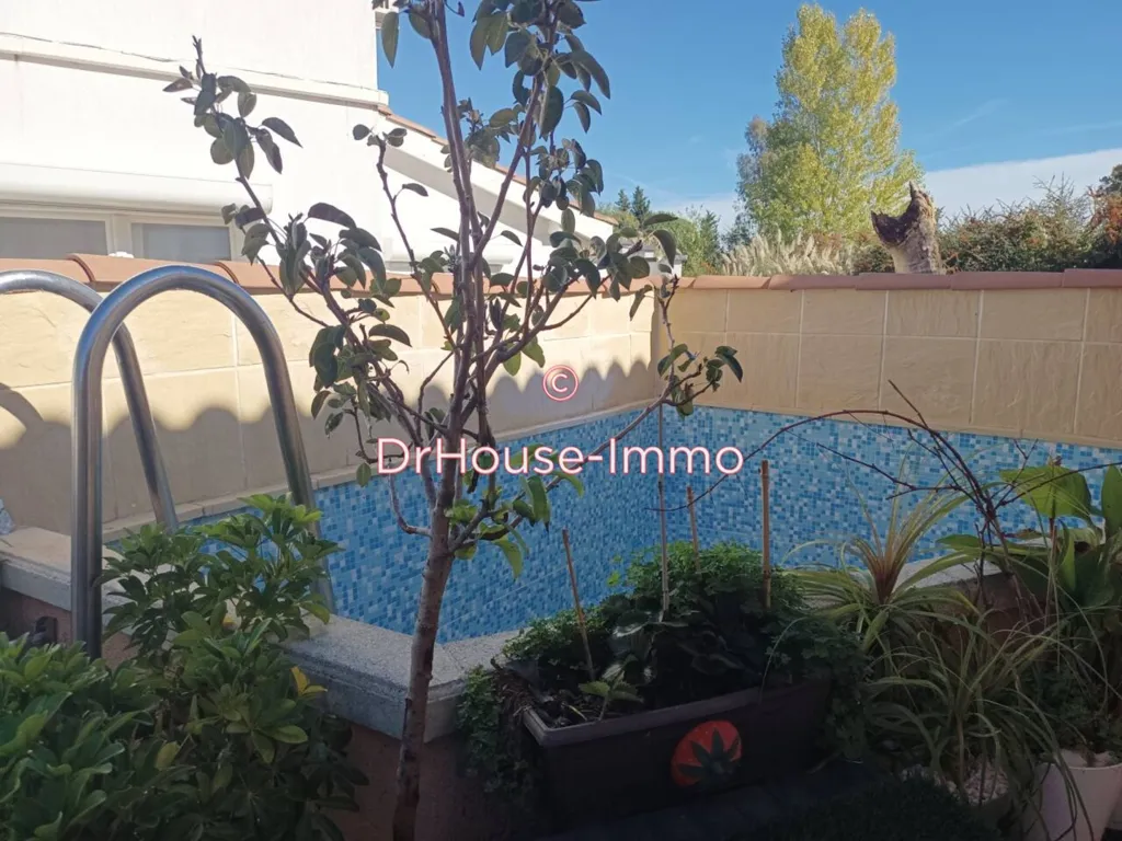 Piscine - Maison Atypique avec Piscine à La Crau