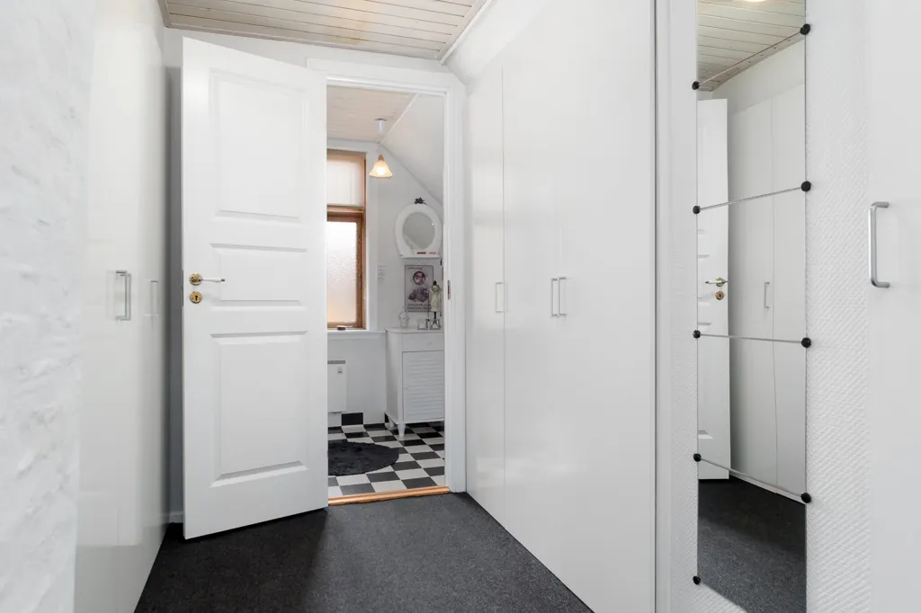 hallway_entrance