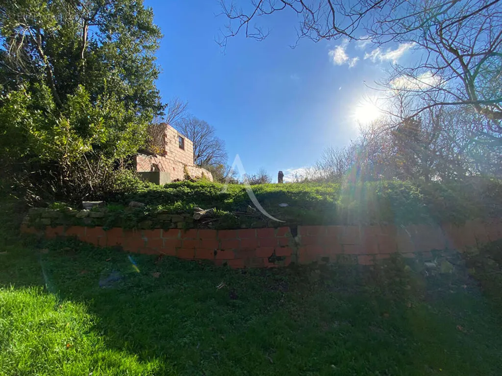 Aed - Constructible Plot with Garden in Montmaur