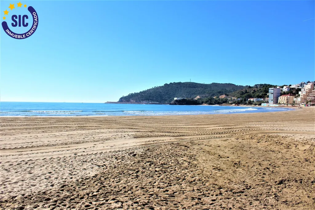 Beachfront Apartment with 88m² Terrace in Oropesa del Mar
