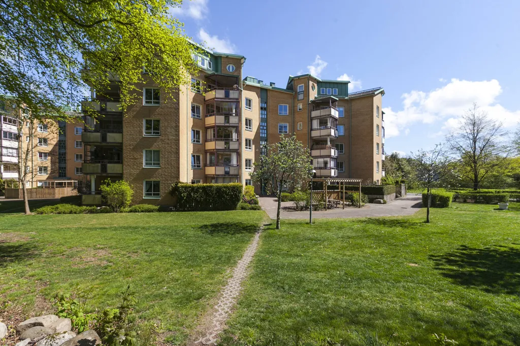 Aed - Apartment with Balcony and Garden in Helsingborg