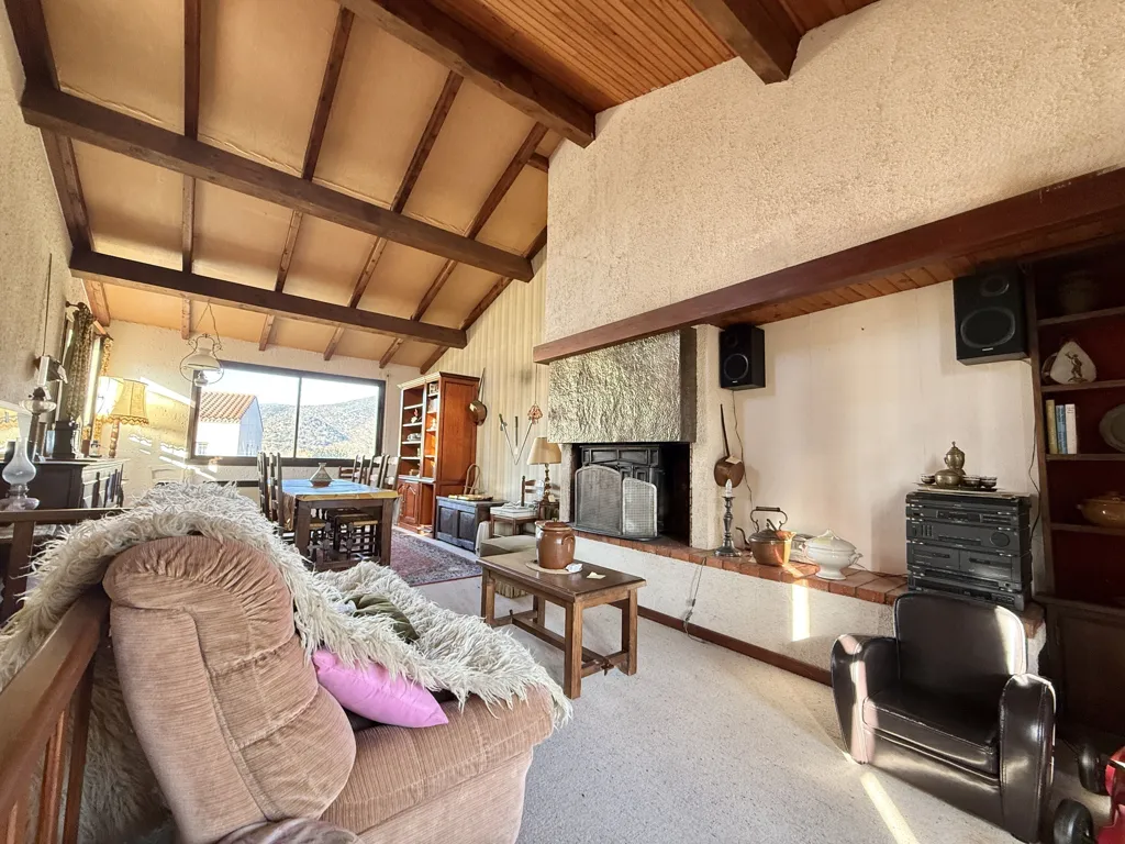 Living Room - Four-Face House with Mountain View in Rodès