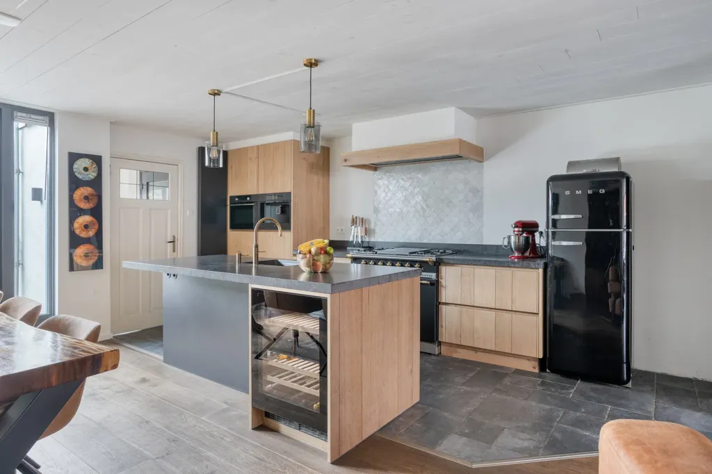Köök - Spacious Semi-detached House with Deep Garden in Halsteren