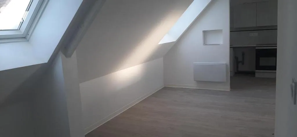 Rooms - 3-Bedroom Apartment with Parking in Évrecy