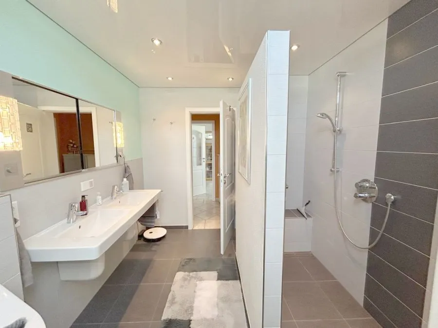 Salles de bain - Maison 8 pièces à Lorscheid