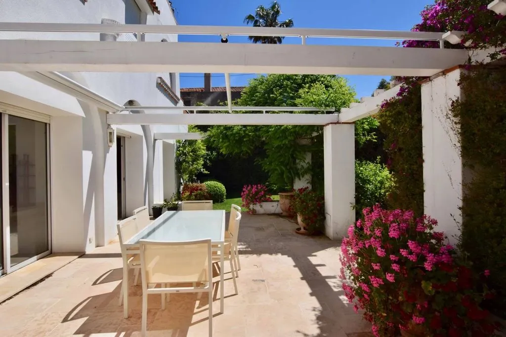 Terrass - Luxury Villa with Pool in Antibes